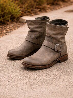 Frye Veronica Short Engineer Boots Gray Distressed Leather Size 8 Made in Mexico